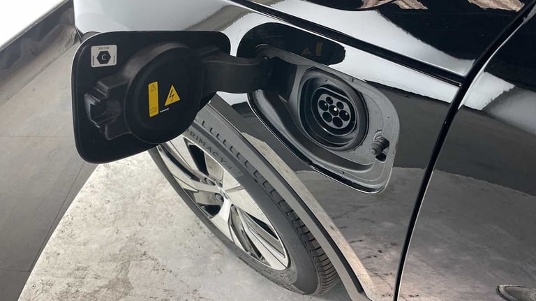 2022 Volvo XC40 Recharge Core, T4 plug-in hybrid, Electric/Petrol, Bright SUV N/A Automatic