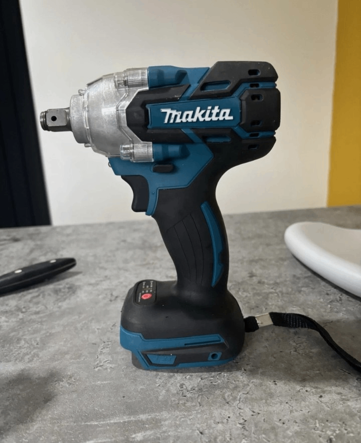 Makita Impact Driver and Combi Drill set and 6Ah Battery 