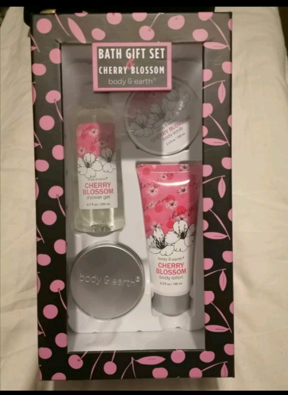 Body & Bath gift set cherry blossom body & earth BRAND NEW**
