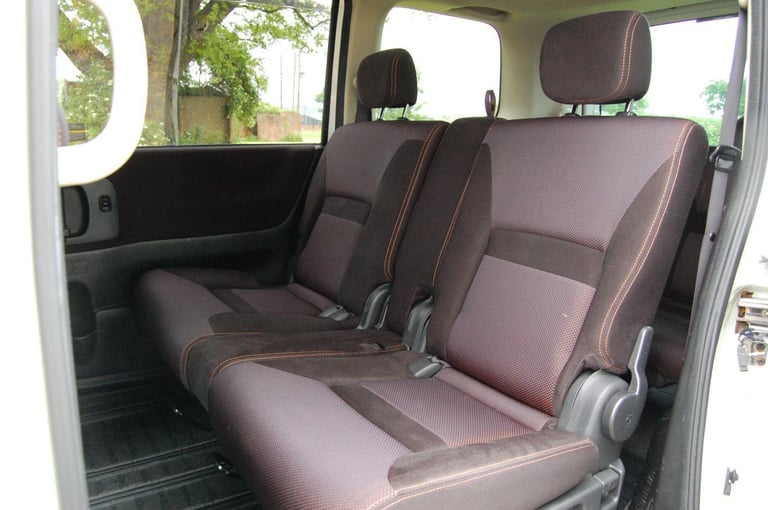 NISSAN SERENA HIGHWAYSTAR V SELECTION 2010 Petrol Automatic in White