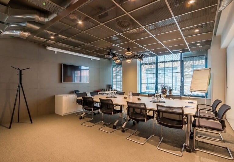 Furnished offices to rent in *Old Street*. Office Spaces for 4 to 60 desks EC1