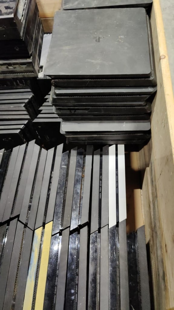 Job Lot of 173x PlayStation 4 Consoles – Fat, Slim & Pro Models – £3,795 Total