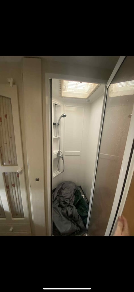 2005 COACHMAN VIP 520/4