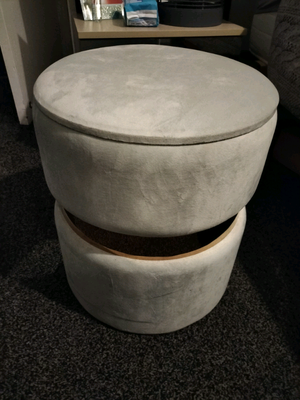 Lovely grey storage seat with lid
Has rose gold trim.