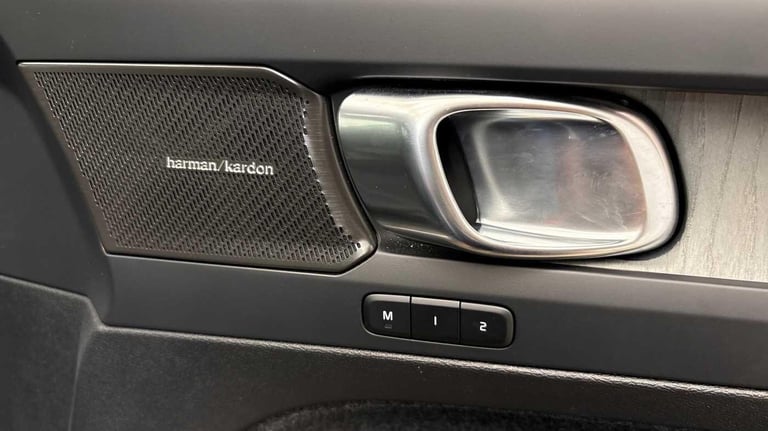 2025 Volvo XC40 2.0 B4 MHEV Ultra Bright DCT Auto Euro 6 (s/s) 5dr ESTATE Petrol/Electric Hybrid ...