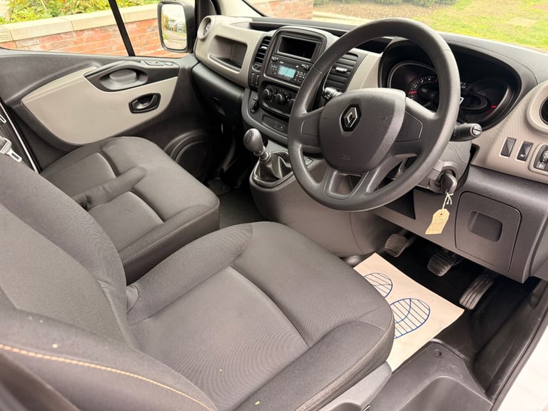 2025 Renault Trafic NO VAT, ONE OWNER, SL29 dCi 95 Business Van Van  Diesel Manual
