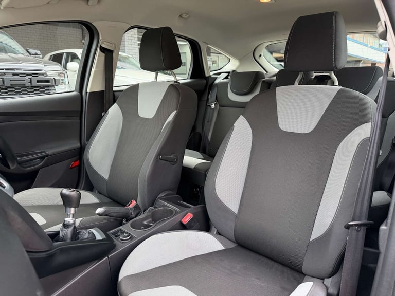 2013 Ford Focus 1.6 TDCi Zetec Hatchback 5dr Diesel Manual Euro 5 (s/s) (115 ps) Hatchback Diesel...