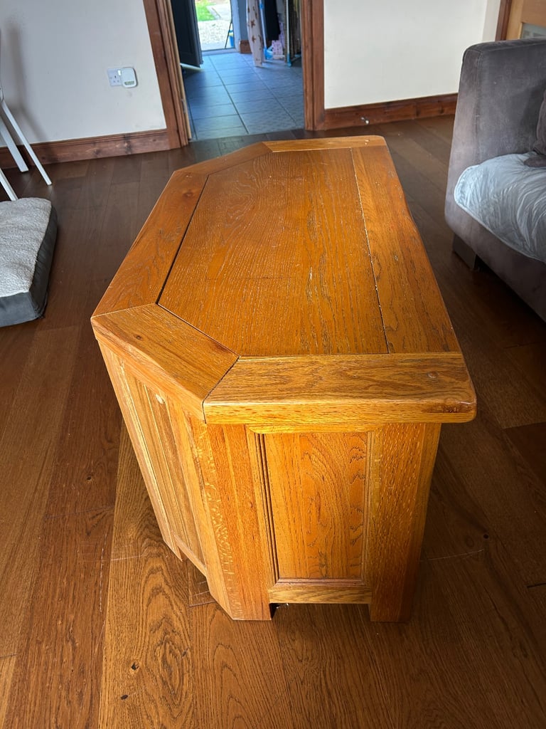 Corner tv unit 