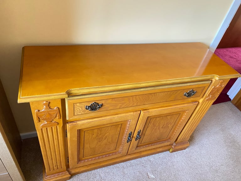 OAK SIDEABORD VGC - DELIVERY AVAILABLE 