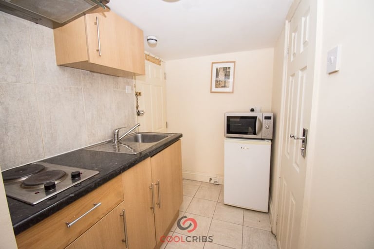 Double studio maisonette flat in Westbourne Crescent, Lancaster Gate, W2.-Ref: 83