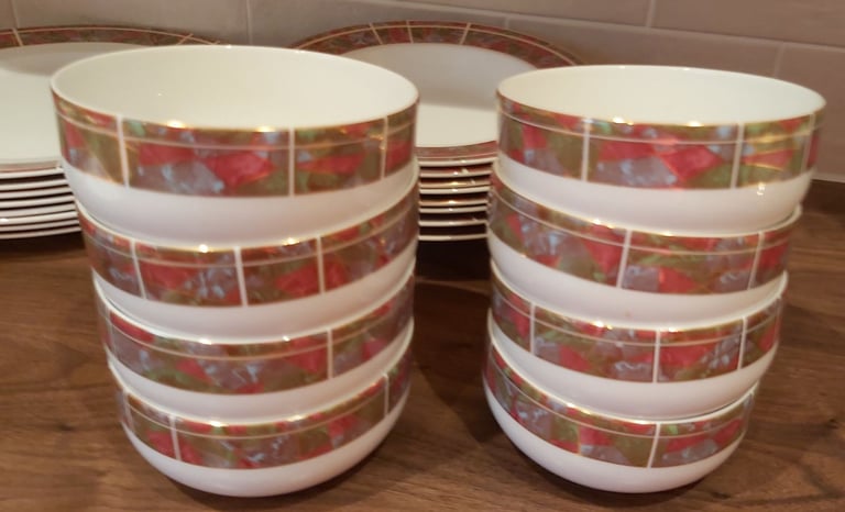 FINE BONE CHINA - 8 PLACE DINNER SET & EXTRAS