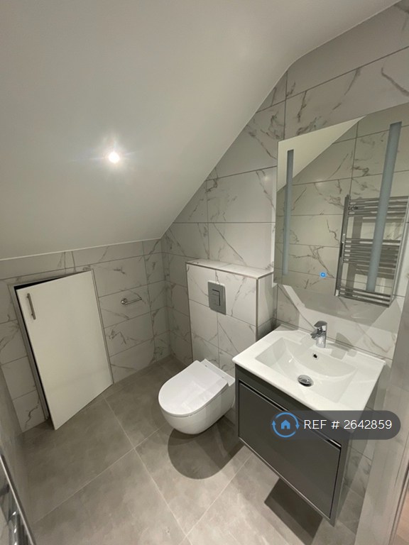 Studio flat in Mountview Road, London, N4 (#2642859)