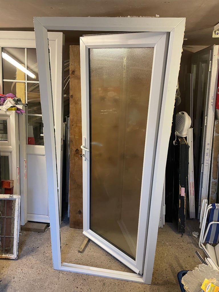 UPVC DOOR 208 x 91 cm NEW (LESS THAN 6 MONTHS OLD) - UPVC THERMAL DOUBLE GLAZED DOOR (REF: DX126)
