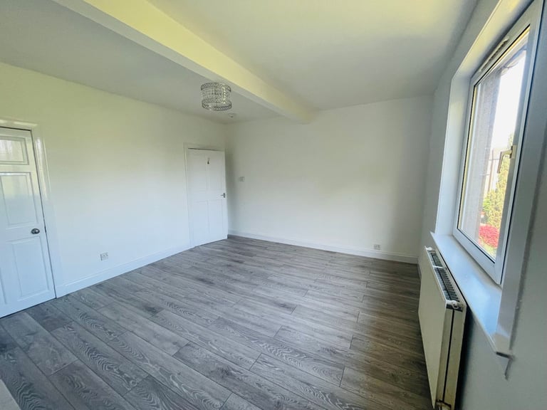 2 Bedroom Flat, Hutchison Crossway, Edinburgh