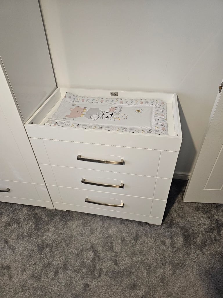 Silver Cross Nursery Furniture - drawers and wardrobe set