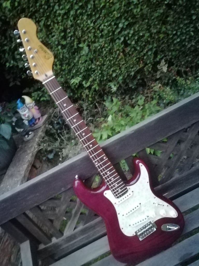 Encore Stratocaster Copy. Very nice condition. 
