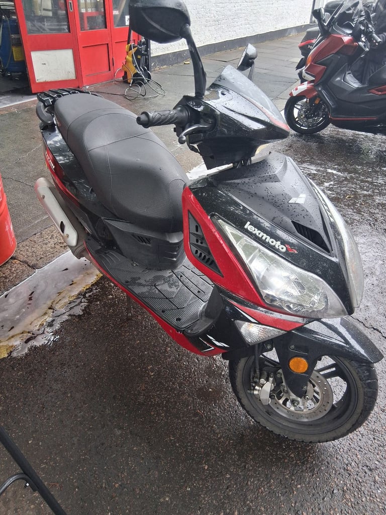 Lexmoto Titan 125cc Scooter 