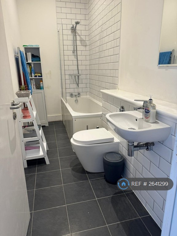 3 bedroom flat in New Hall, Liverpool, L10 (3 bed) (#2641299)