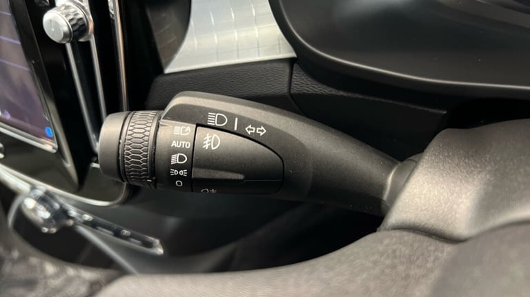 2022 Volvo XC40 Core, B3 mild hybrid, Petrol (Apple CarPlay, Power Tailgate, Google Nav) Estate P...