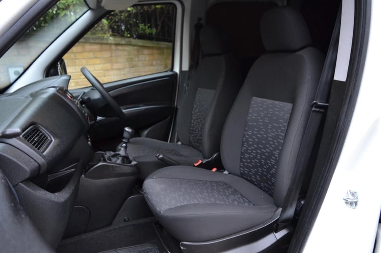 2017 Vauxhall Combo COMBI,PANEL,CREW VAN 5 SEATS,2300 CDTI