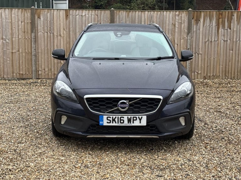 2016 Volvo V40 Cross Country 2.0 D2 Lux Hatchback 5dr Diesel Auto Euro 6 (s/s) (120 ps) Hatchback...