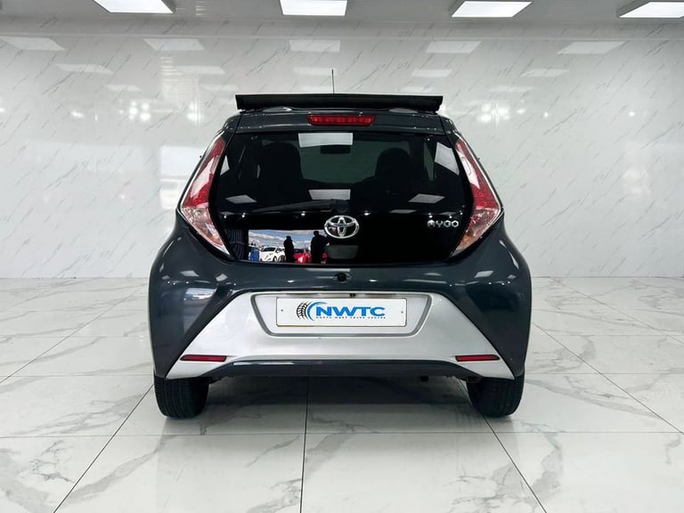 2016 Toyota AYGO 1.0 VVT-i x-clusiv 2 x-wave 5dr Petrol Manual Euro 6 (68 ps) 2 OWNERS! LAST Hatc...