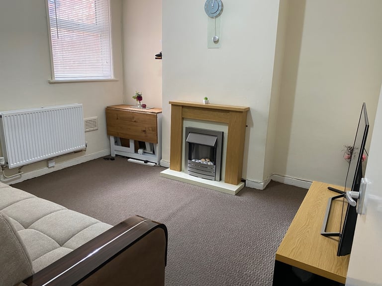 Spacious 2 bedroom house with 2 living rooms for exchange