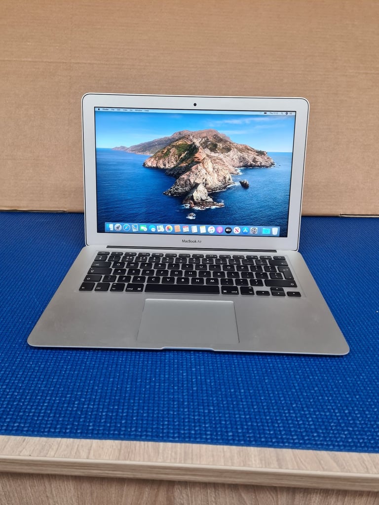 Macbook Air A1466 Yr 2015 i5 8GB Ram 128GB SSD Mac OS  Catalina  Clean A Grade
