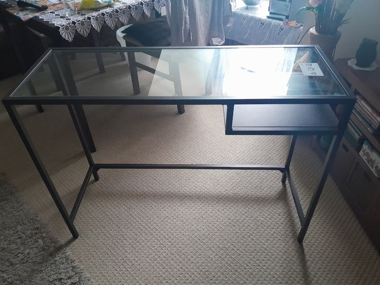 Great condition Ikea Vittsjo desk/laptop table