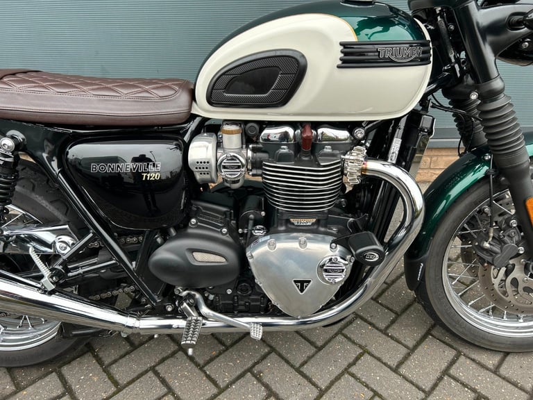 2019 Triumph BONNEVILLE T120 Bonneville T120 Jet Black Prestige Naked PETROL Manual