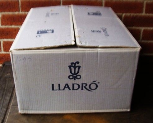 Lladro - Lady Figurine - Really a Beautiful Piece - as per attached