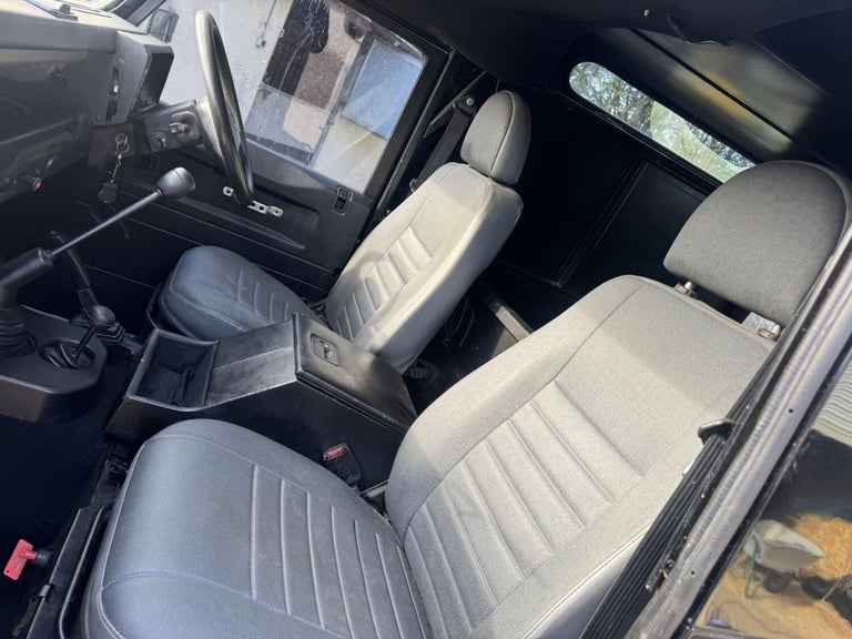  Land Rover Defender 90 2.5 TDi County Station Wagon 3dr Diesel Manual (111 bhp) Diesel Manual