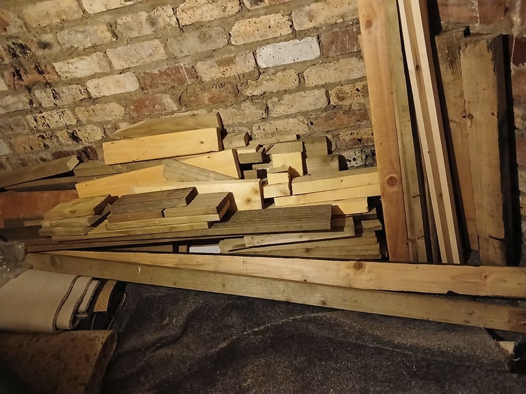 FREE - VARIOUS BITS OF WOOD - DECKING, ETC
