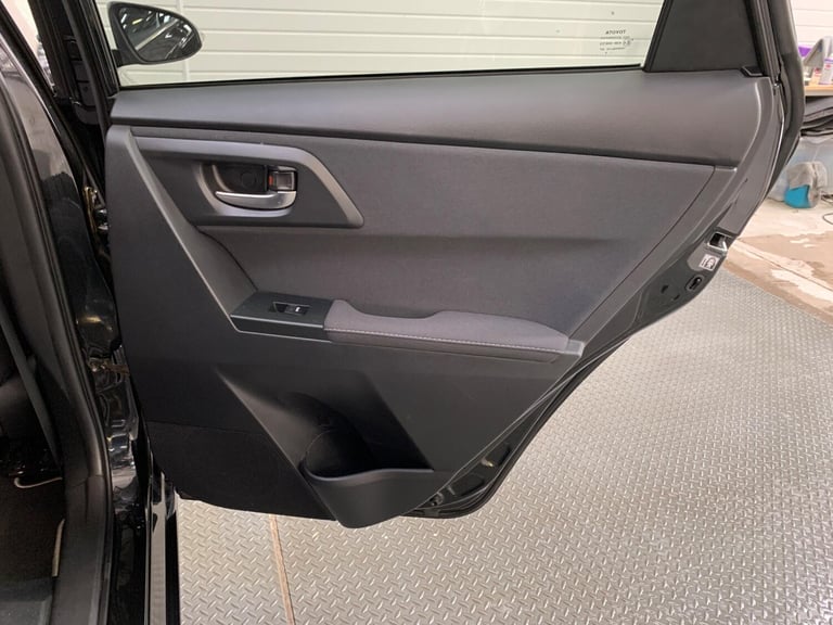 2018 Toyota Auris 1.8 VVT-h Design CVT Euro 6 (s/s) 5dr HATCHBACK Petrol/Electric Hybrid Automatic