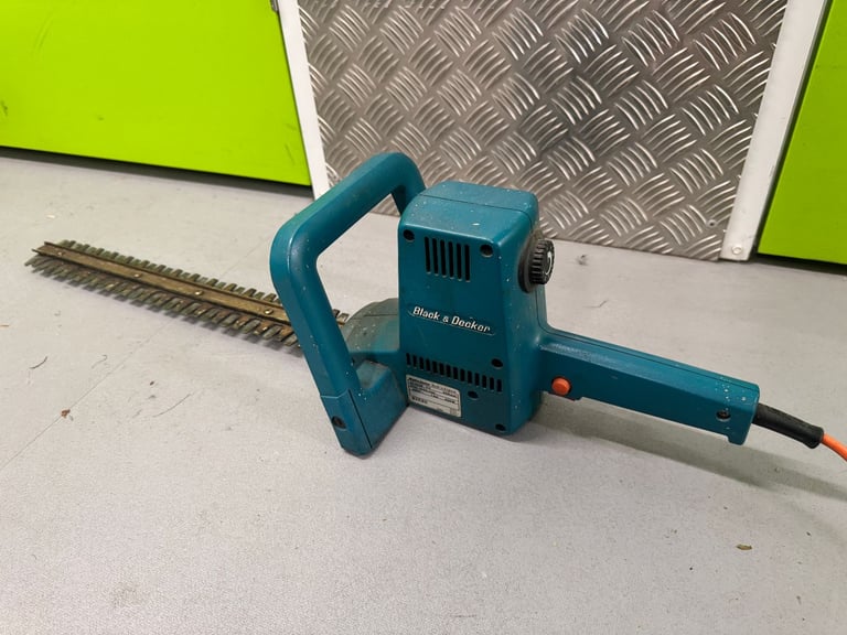 Black and Decker 16 inch 405mm electric hedge trimmer with long cord.