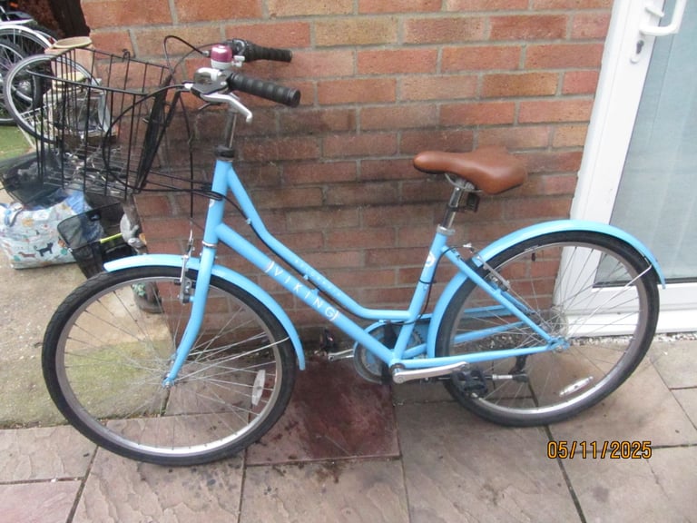 ladies 6 speed viking belgravia with basket bike in very good condition just had service.