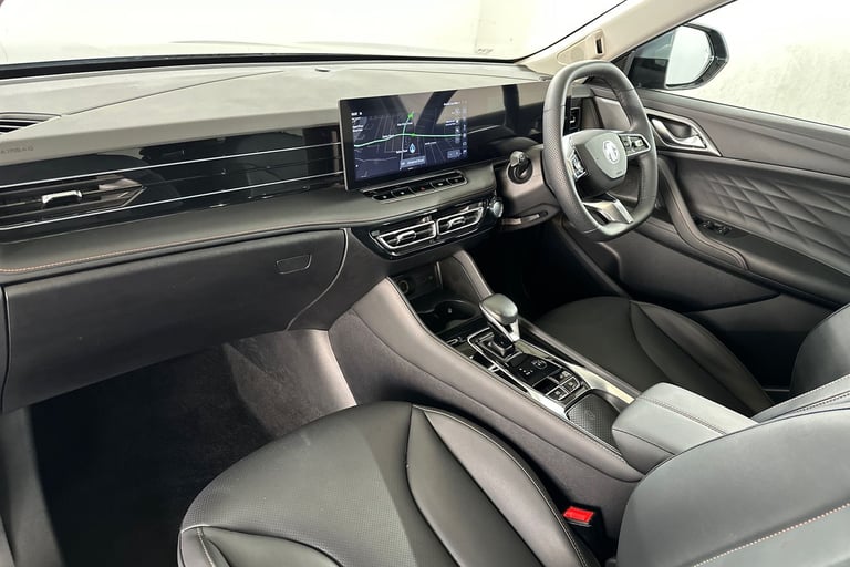 2025 MG MG HS 106287 Hatchback Petrol Automatic