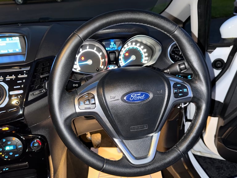 Ford, FIESTA, Hatchback, 2014, Manual, 998 (cc), 5 doors