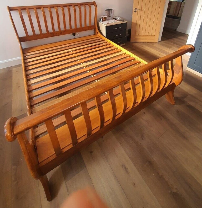 WILLIS AND GAMBIER KINGSIZE HARDWOOD AND SLATTED BED FRAME USED in