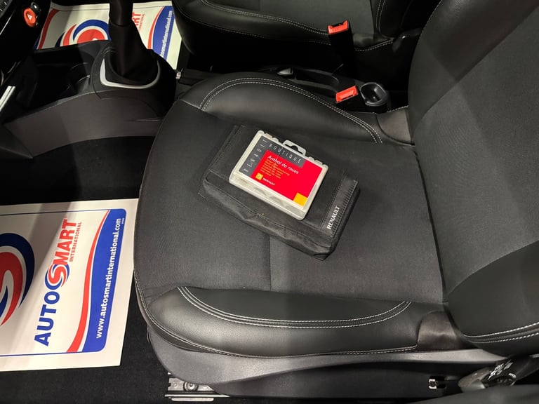 2012 Renault Clio 1.2 16V Dynamique TomTom 5dr HATCHBACK Petrol Manual