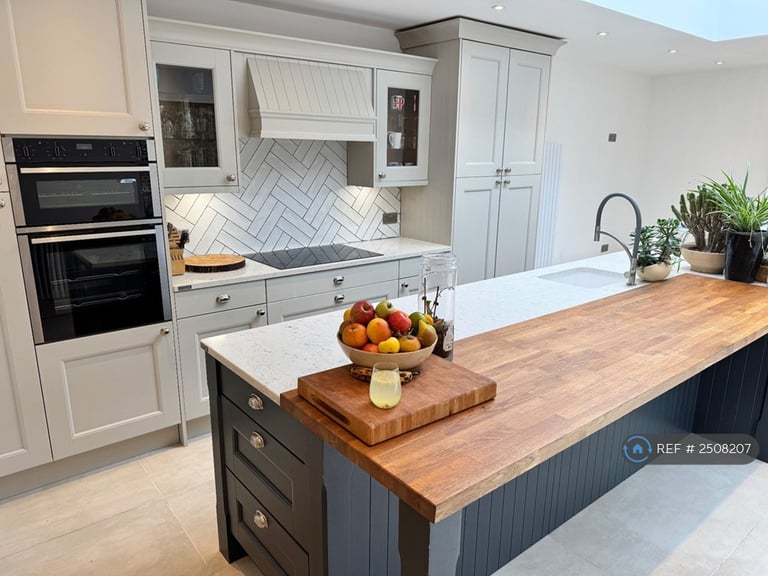 6 bedroom house in Upper Chapel Street, Halstead, CO9 (6 bed) (#2508207)