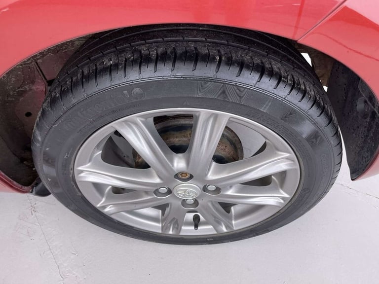 2012 Toyota Yaris 1.3 Yaris SR VVT-i 5dr Hatchback Petrol Manual