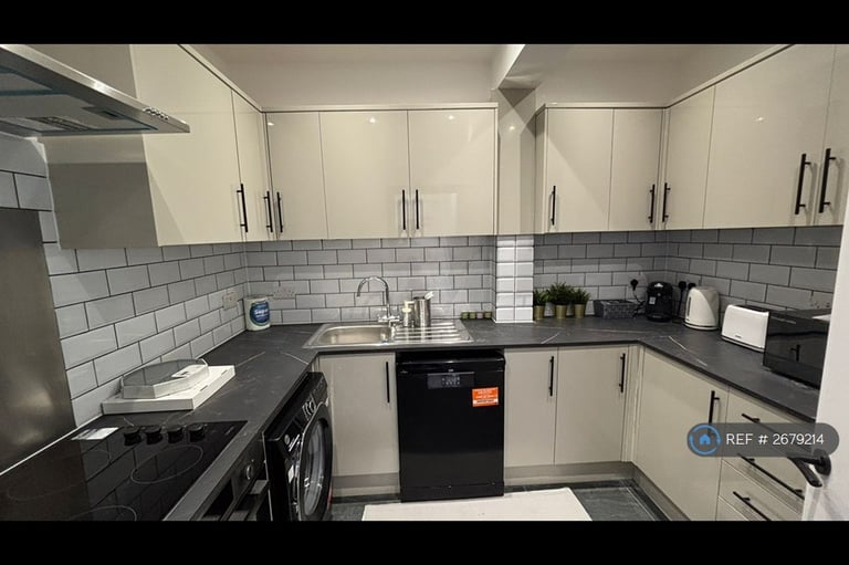 1 bedroom in Brand New Amazing House, Harrow, HA3 (#2679214)