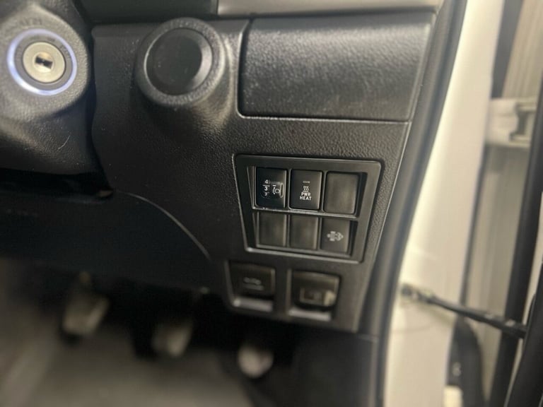 2022 Toyota Hilux 2.4 D-4D Icon Pickup Double Cab 4dr Diesel Manual 4WD Euro 6 (s/s) (150 ps) PIC...