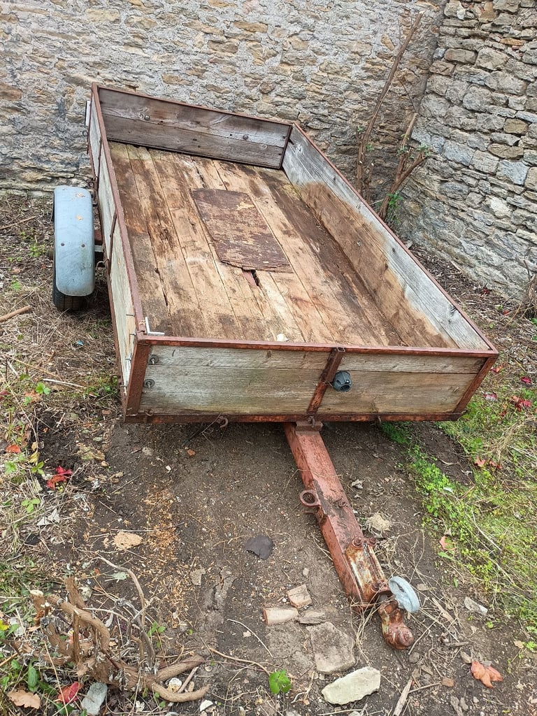 Trailer 8.5ft by 4.5ft needs work