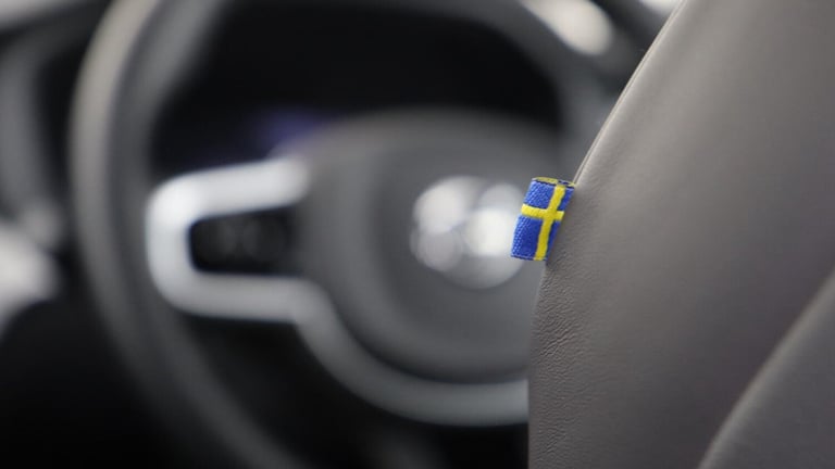  Volvo XC60 B5 (P) AWD Plus Black Edition (Harman Kardon Sound, 360 Camera, BLIS) Petrol/Electric...