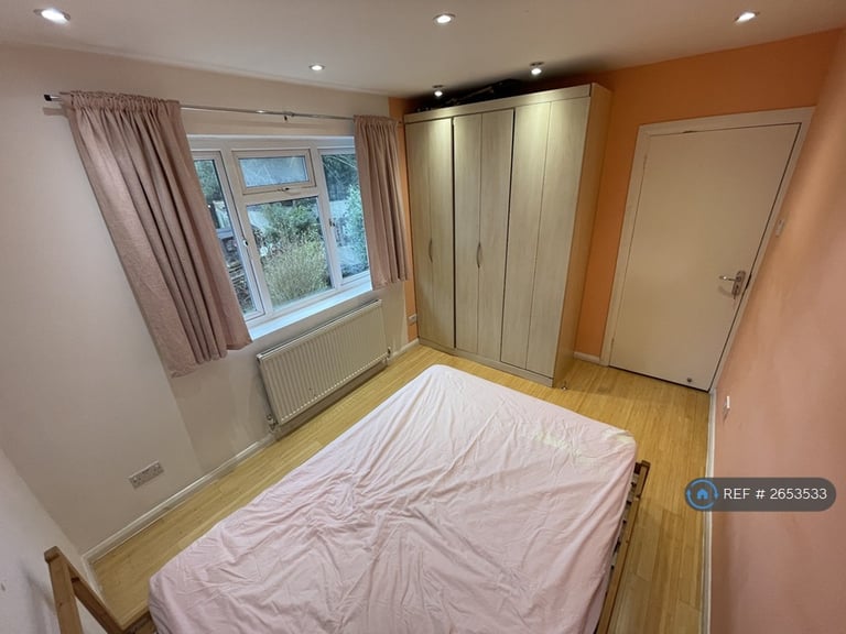 2 bedroom flat in Alpine Walk, Stanmore, HA7 (2 bed) (#2653533)