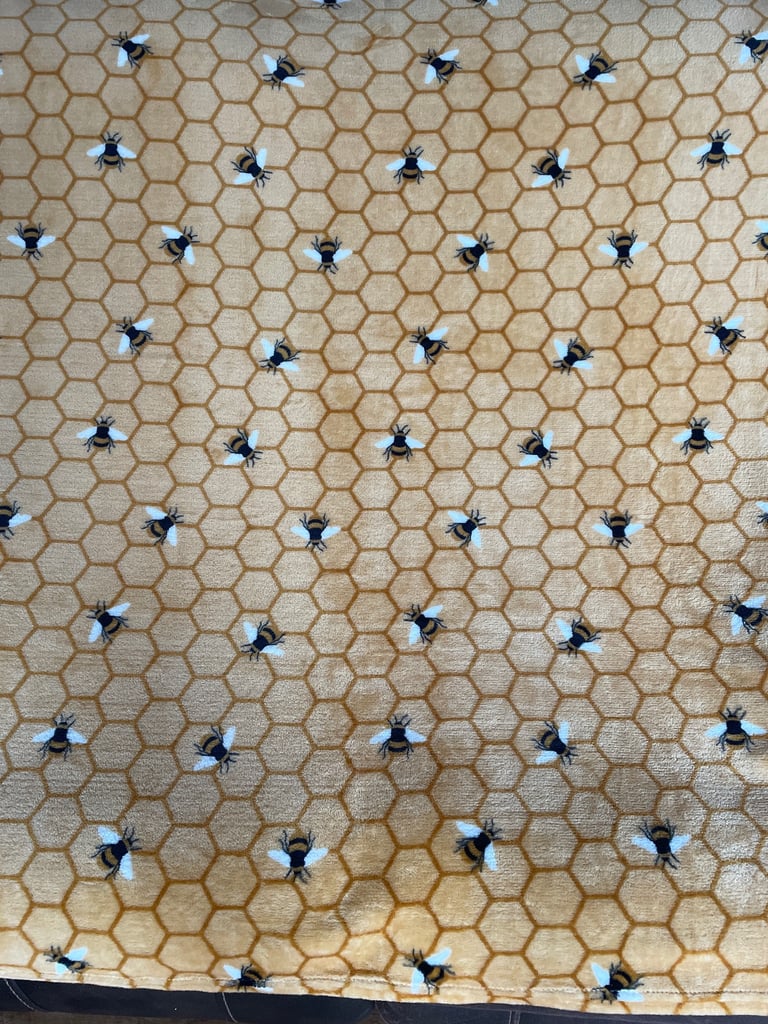 image for BEE Fleece Throws