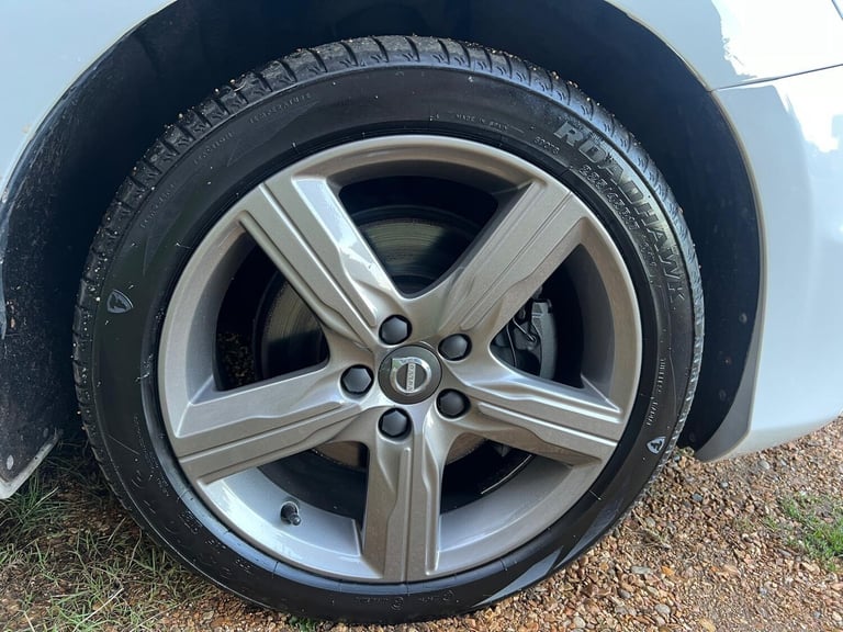 2018 Volvo V40 2.0 T2 R-Design Euro 6 (s/s) 5dr HATCHBACK Petrol Manual