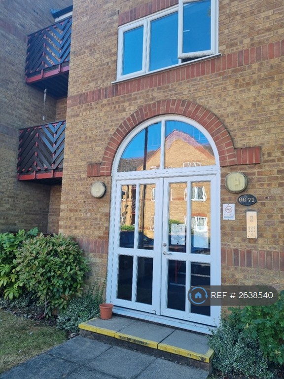 1 bedroom flat in Braziers Quay, Bishop's Stortford, CM23 (1 bed) (#2638540)